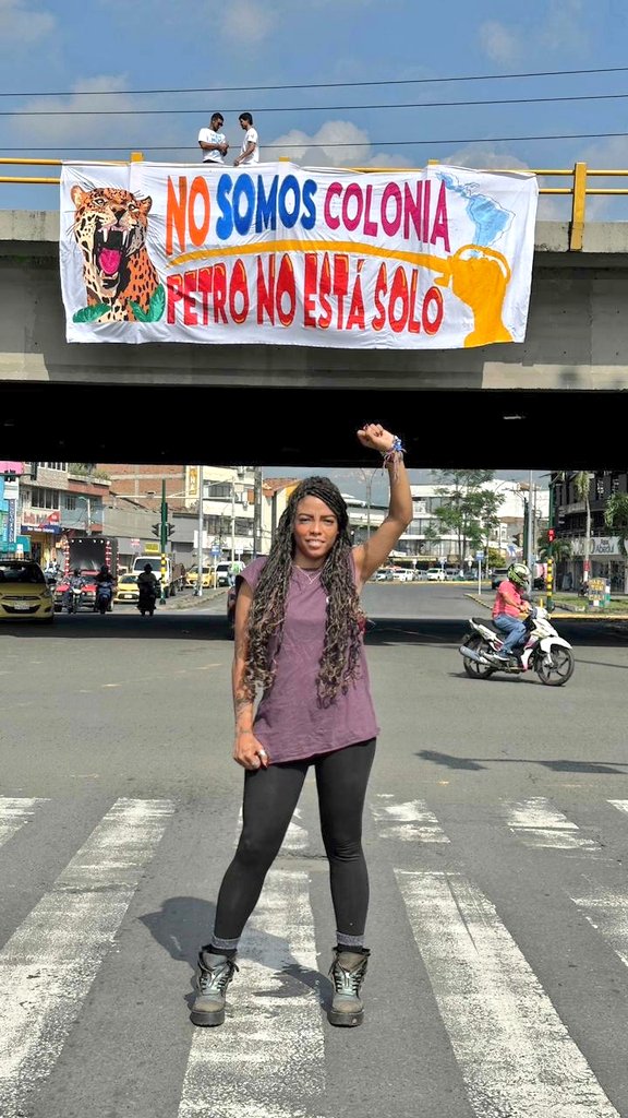 El jaguar americano despertará para defender la soberanía del poder popular. 

#NoSomosColonia y <a href="/petrogustavo/">Gustavo Petro</a> no está solo! Adelante compañero presidente

#ColombiaSoberana