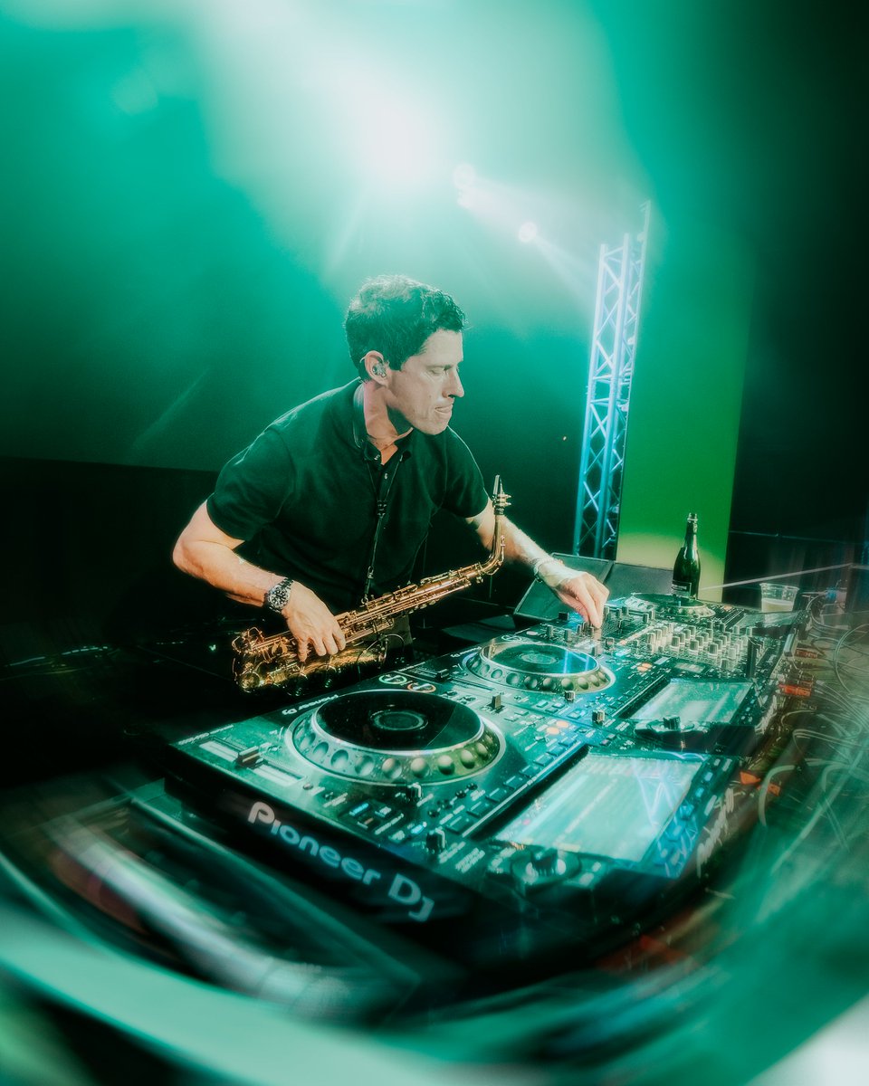 BIG GIGANTIC tweet media