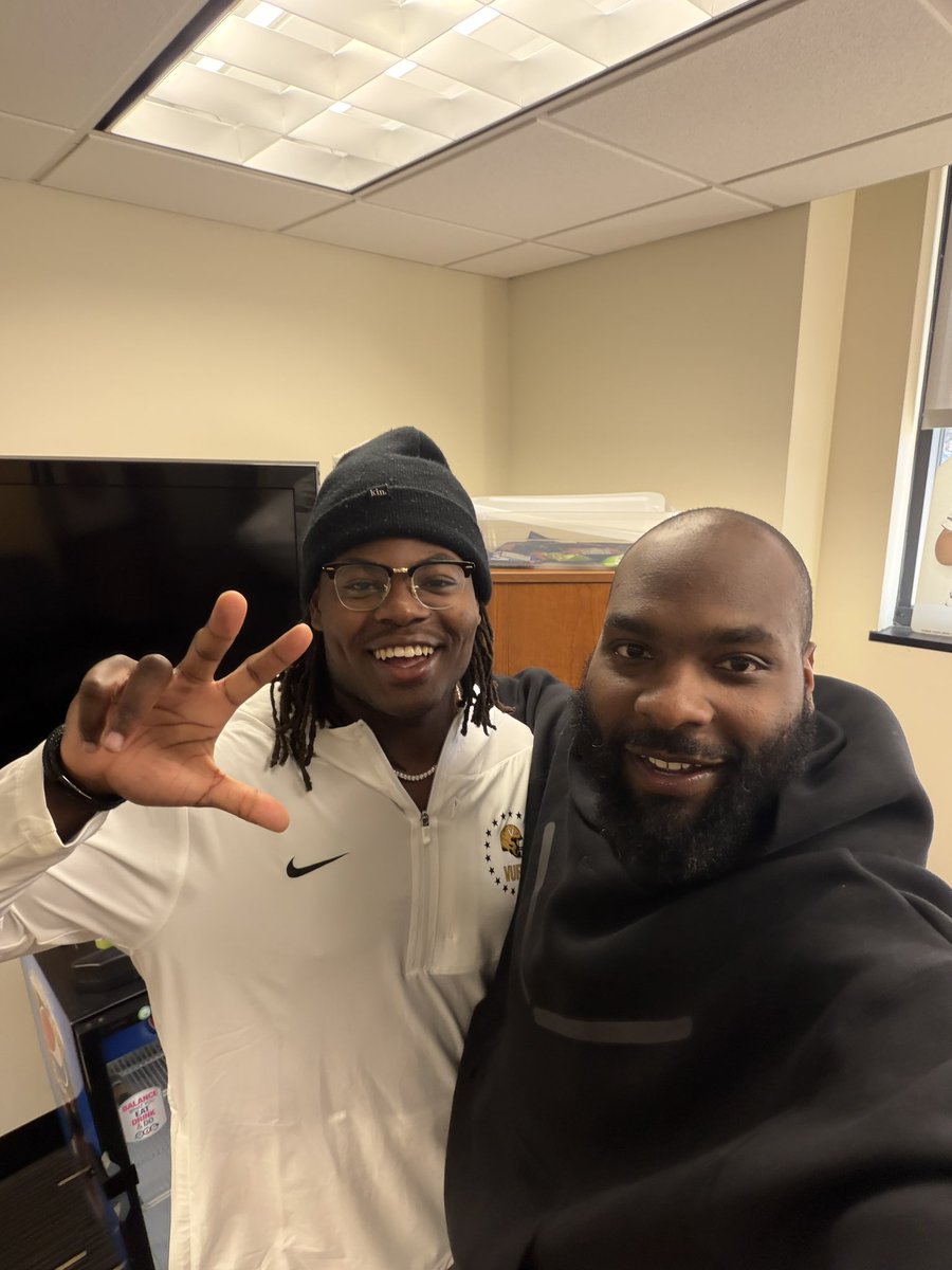 Larry Black Jr. tweet media