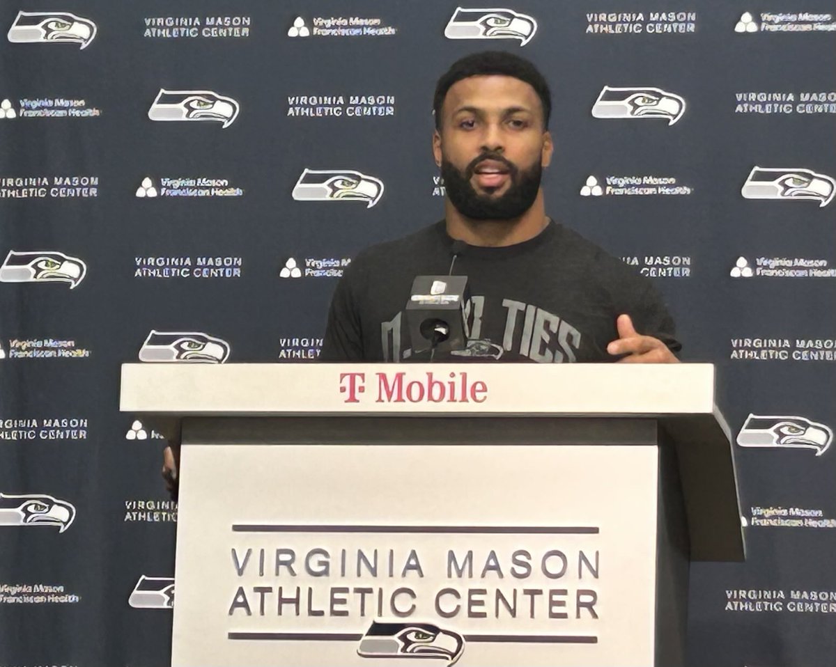 gbellseattle's tweet image. Julian Love said he and former Giants teammate Leonard Williams hugged in locker room postgame at 49ers and said to each other of #Seahawks winning the division, making playoffs as top seed, said “We made it.”

GM John Schneider walked by and said to them “you’re welcome.”