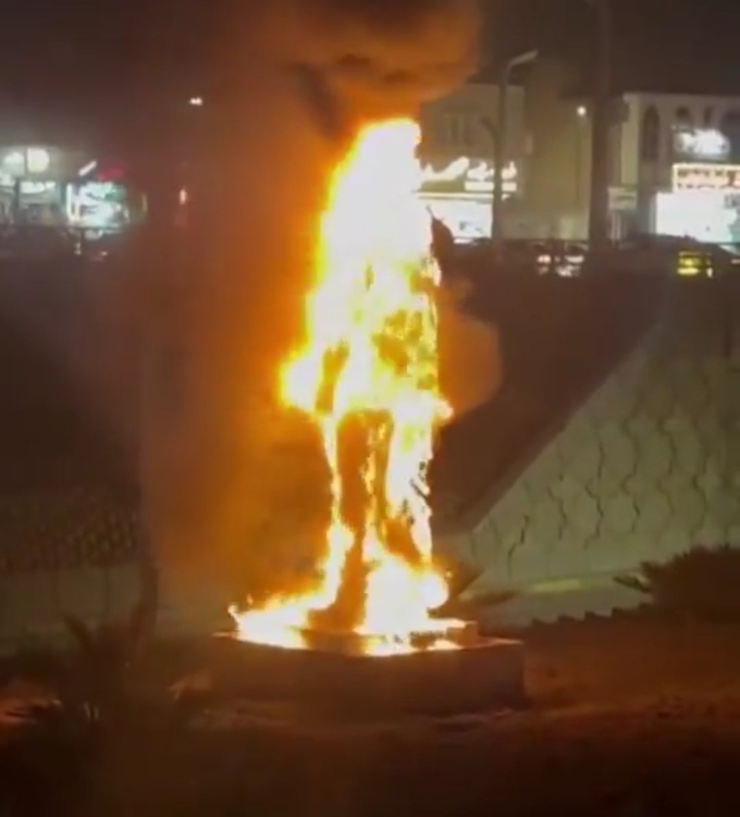 به‌جای لعنت فرستادن به تاریکی، یک مجسمه سلیمانی روشن کن.
#کاشان