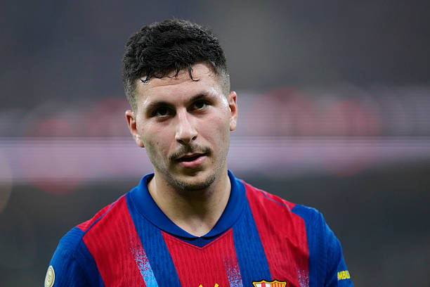 BouafifNour's tweet photo. No matter how much Flick benches him or how few minutes he gets, he never complains. He sits there in silence, waits for his chance, and when it comes, he fully takes it. 

What I loved most is that despite everything, after scoring the first thing he did was go and celebrate with Flick. What a player, what a mentality. Still can’t believe we got him for less than €3m, what a signing