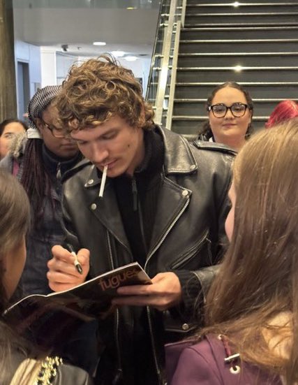 hollanovy's tweet image. biblically accurate hollanov (to me)