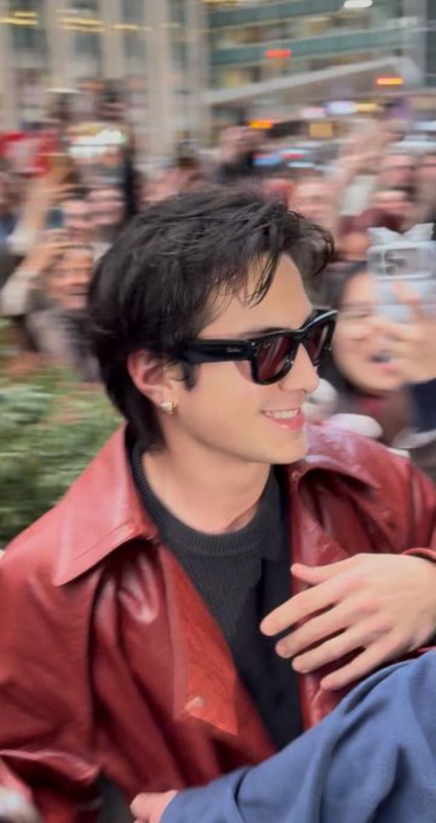 starozanov's tweet image. he’s so joe cool it’s sickening