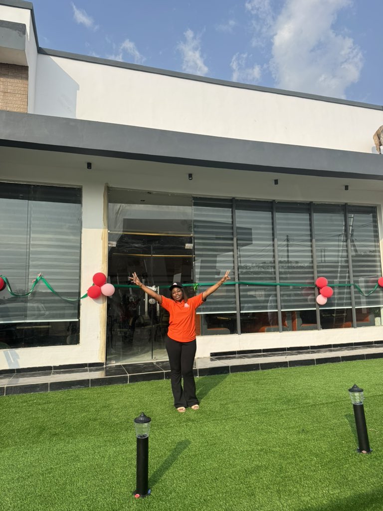 FavorGrace90's tweet image. My hubby and i officially launched our second filling station DP Oil &amp;amp; Gas Filling Station alongside In &amp;amp; Out Restaurant❤️. Go and see more on my IG story😀