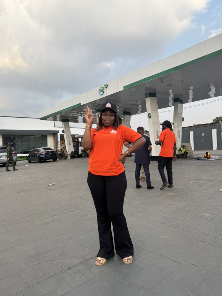 FavorGrace90's tweet image. My hubby and i officially launched our second filling station DP Oil &amp;amp; Gas Filling Station alongside In &amp;amp; Out Restaurant❤️. Go and see more on my IG story😀