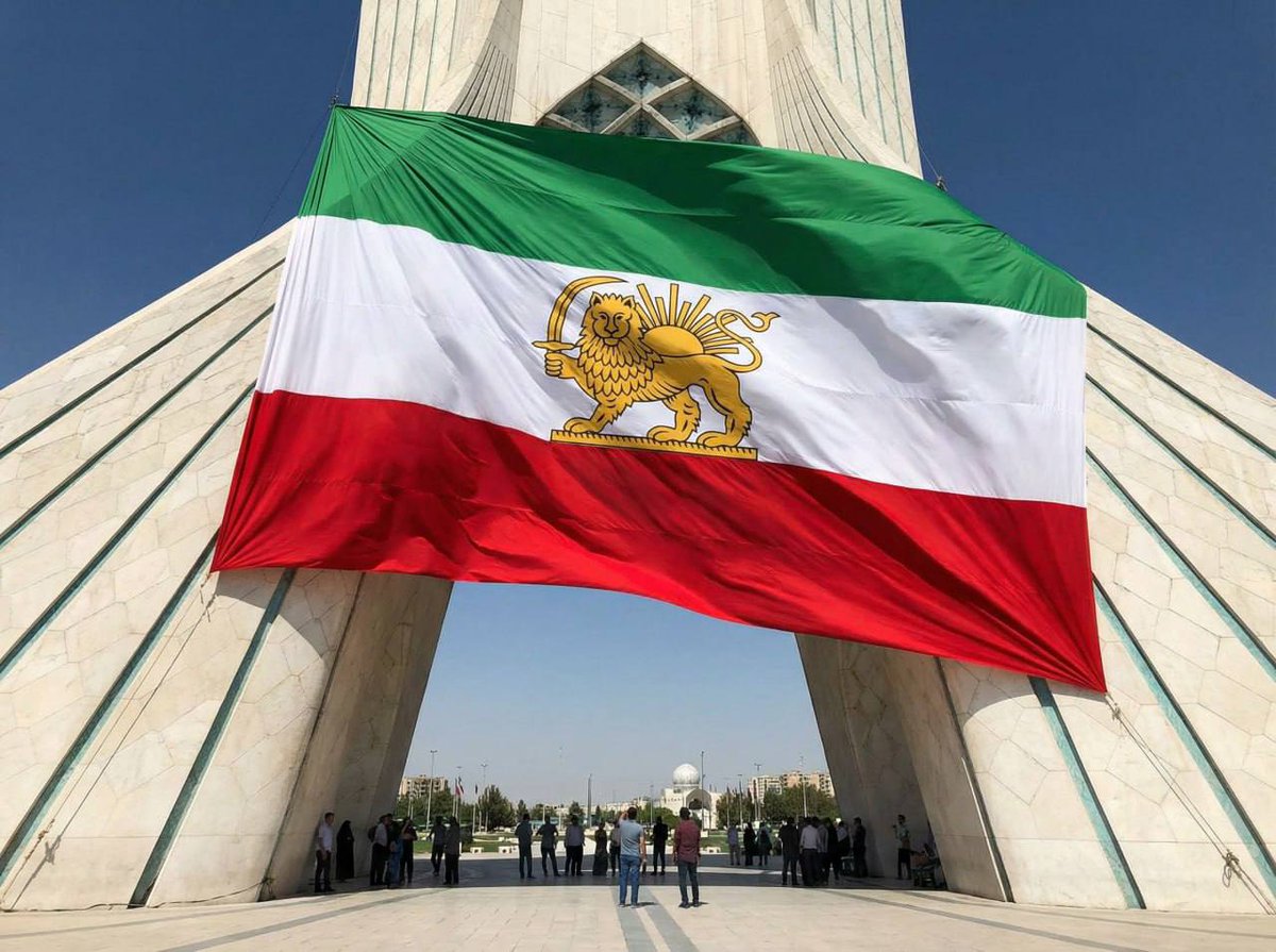 به این گنج باور کنید! ایران به نمادش زنده است، #پرچم_شیر_و_خورشید نماد حاکمیت و صلح 
پایدار
#فرزندان_پرچم