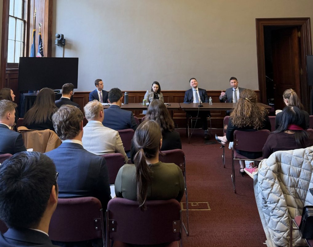 CCI and our members spent the day in the Senate talking to Members and  staffers about the importance of Market Structure legislation. Thank you to  @Coinbase, @Galaxyhq, and @Paradigm for an engaging