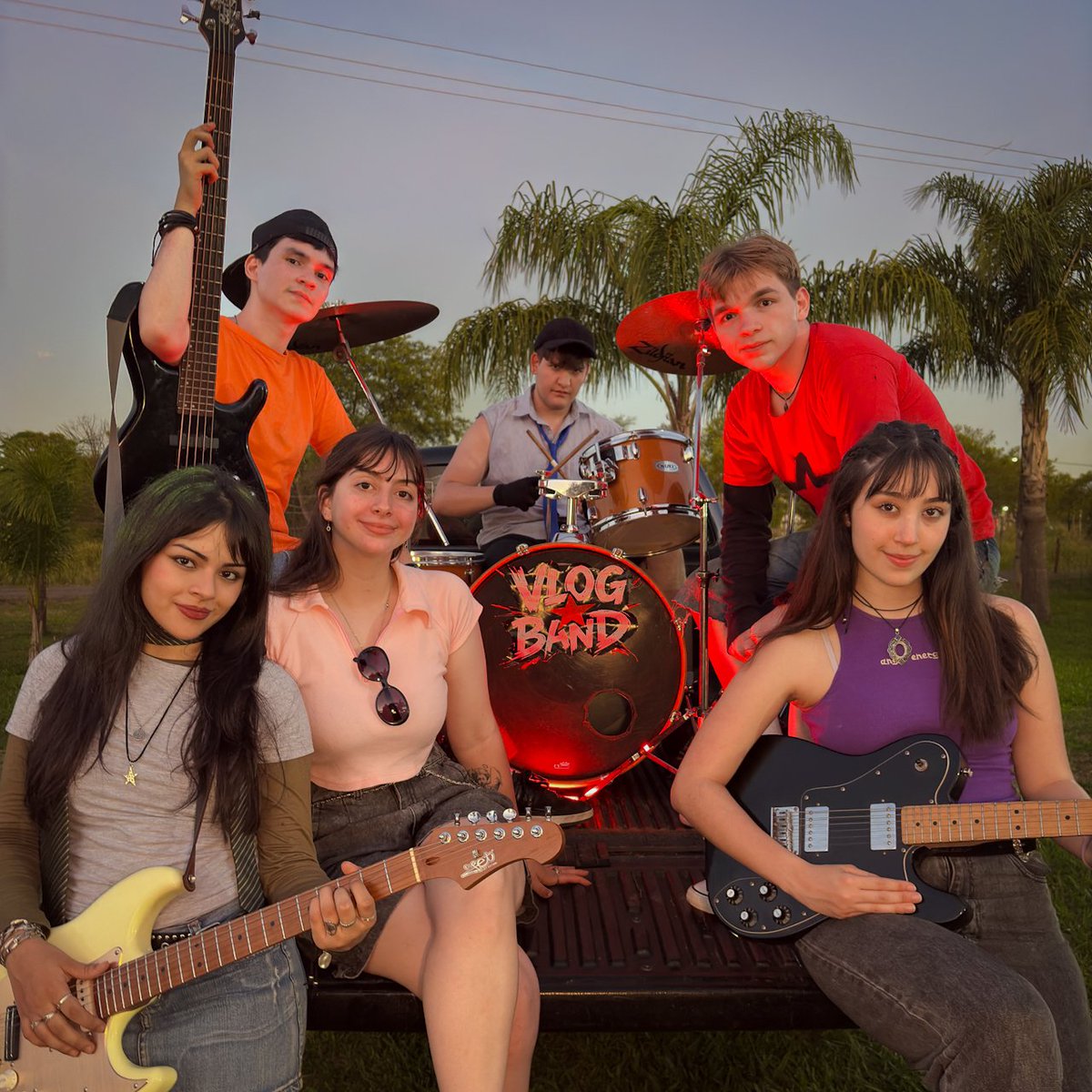 tomasfeuermann's tweet photo. Formamos una banda desde cero, teniendo solo 30 dias para grabar una
canción y un videoclip. 

Vlog Completo ★ Hoy 20::00 https://t.co/P5KzdhRf1h