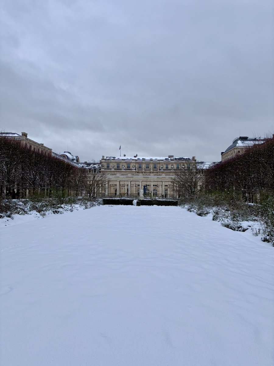 CQLouvreOpera's tweet image. Je m’en irai dormir dans le paradis blanc
Où les nuits sont si longues qu’on en oublie le temps
Tout seul avec le vent
Comme dans mes rêves d’enfant
Je m’en irai courir dans le paradis blanc ❄️ #PalaisRoyal #ParisCentre