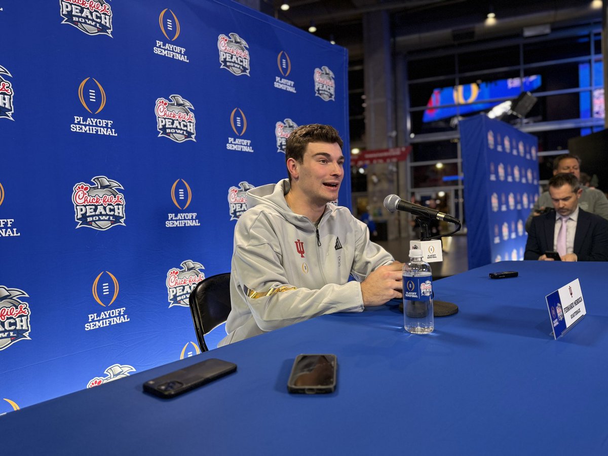 TreyWallace_'s tweet image. Indiana QB Fernando Mendoza says that the only social media apps he has on his phone right now are YouTube and LinkedIn. 

How he avoids distractions