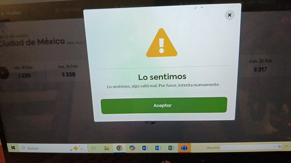 sauzary's tweet photo. @VivaAerobus ¿qué pasa con tu página??? https://t.co/YyrbBicjvA