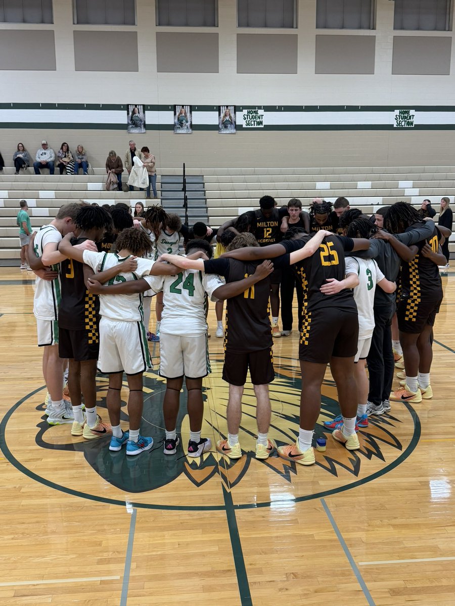 CoachCYoung's tweet image. The Donegal Basketball team asked if we wanted to pray after the postgame handshake line. We have a lot of respect for these high character, respectful young men representing Donegal &amp;amp; the Mt. Joy community w/ pride!
—
@MHSATHLETICS4 @godonegalsports @LLhoops @AndyBrackets