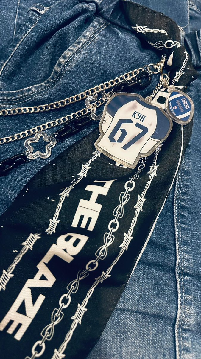 LittleRose_GO's tweet image. [THE BOYZ RUGBY ACRYLIC KEYRING]
‼️ Deadline extended ‼️

💴 Price: RM15/ea
⏰ Deadline: 13th Jan 2026
❄️ Size/Dimensions: Refer pic
📦 ETA: End of Jan

*Overseas GO, please DM (worldwide shipping is available!)

✨ Designed by @farayas 

📥 DM if interested!