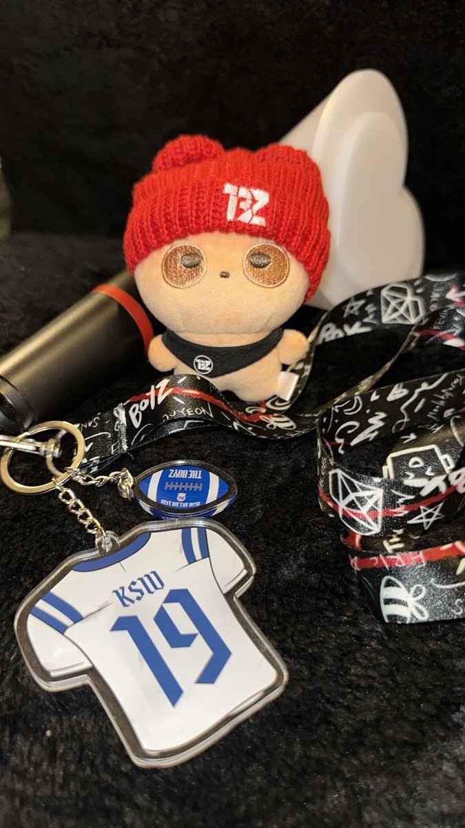 LittleRose_GO's tweet image. [THE BOYZ RUGBY ACRYLIC KEYRING]
‼️ Deadline extended ‼️

💴 Price: RM15/ea
⏰ Deadline: 13th Jan 2026
❄️ Size/Dimensions: Refer pic
📦 ETA: End of Jan

*Overseas GO, please DM (worldwide shipping is available!)

✨ Designed by @farayas 

📥 DM if interested!