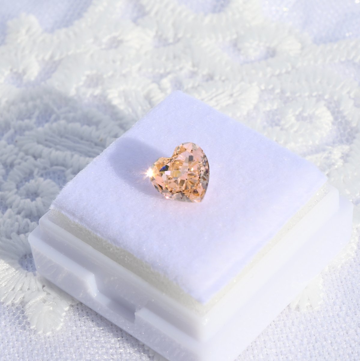 #rt이벤트 #팔로우이벤트
rt+팔로우 제품 한개 선물로 드려요!🎁

모거나이트핑크 컬러가 담긴
✨하이퀄리티 정밀 핸드컷 큐빅 하트컷✨
폼에 업로드 됐습니다!

차분한 핑크빛 컬러와 빛나는 광채가 담긴 하이퀄리티 큐빅 하트컷 구경하러 오세요!😊😊
witchform.com/deposit_form.p…