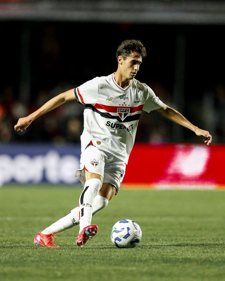 CentralDoBrega's tweet image. URGENTE! 🚨

O Red Bull Bragantino acertou a COMPRA do meio-campista Rodriguinho, de 21 anos, do São Paulo! 

Contrato de CINCO ANOS.

via: @geglobo