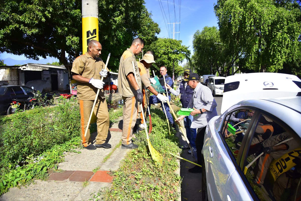 “BUENA ESA” el programa del <a href="/INPEC_Colombia/">INPEC Colombia</a> que se articulo con la <a href="/AlcaldiaVpar/">Alcaldía de Valledupar</a> <a href="/aseodelnorteof1/">aseodelnorteoficial</a> <a href="/PoliciaColombia/">Policía de Colombia</a> para generar conciencia y cultura ciudadana a partir del trabajo maravilloso de Internos en fase de confianza, le agradecemos a la Dra Yesenia Salazar.