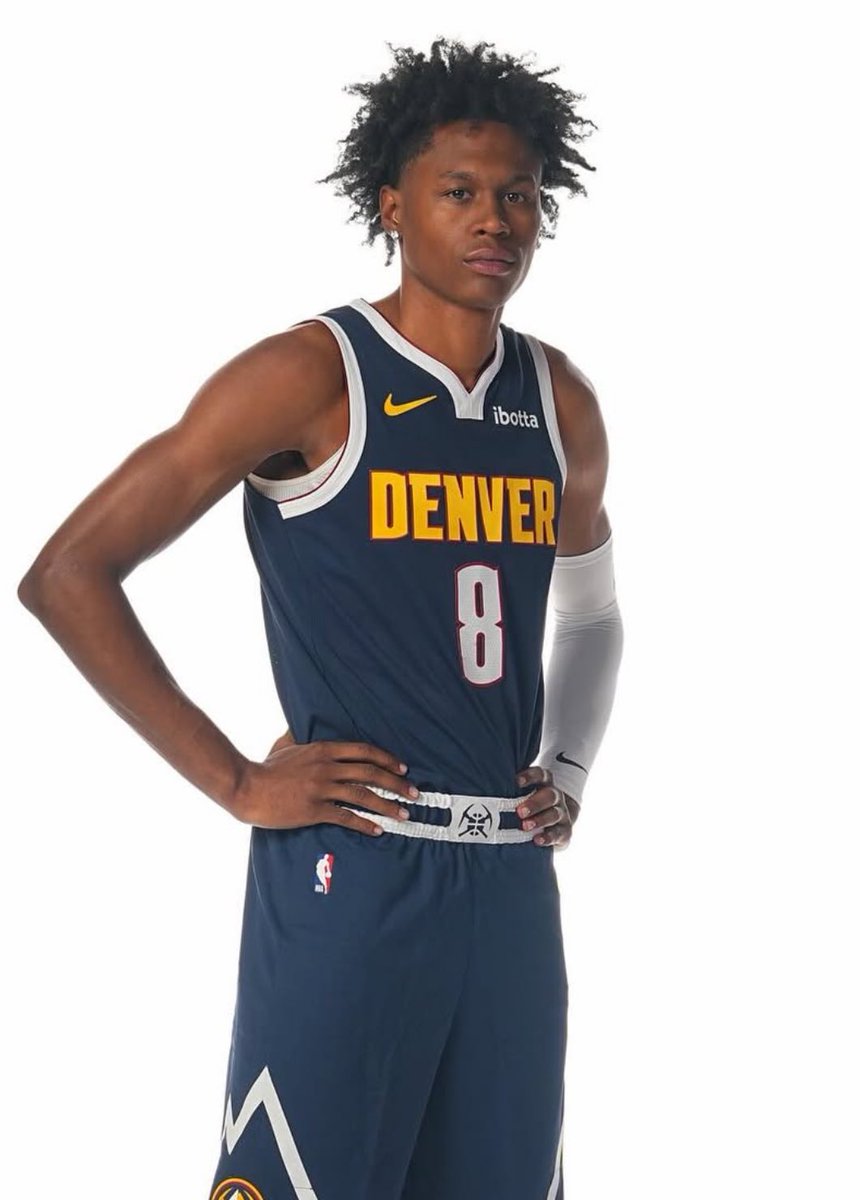 TheHoopCentral's tweet image. Peyton Watson over the last 5 games:

24.4 PPG
5.8 RPG
2.2 APG
51.8% FG
41.4% 3P
37.3 MPG

Underrated. 🔥