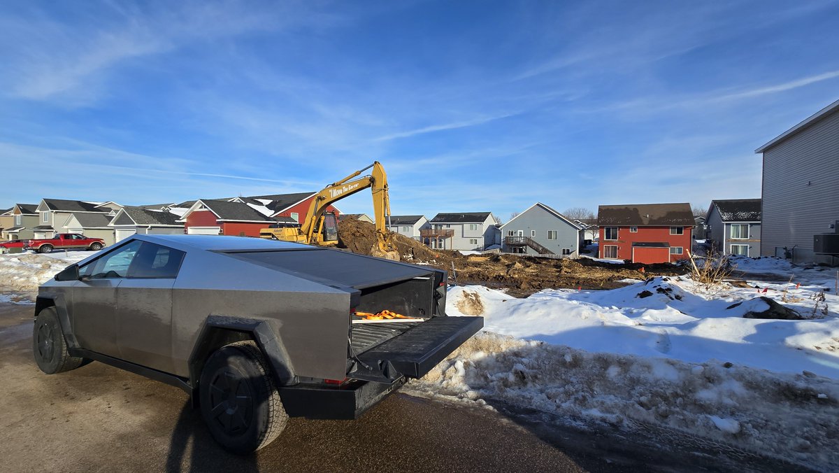 djenkins's tweet image. Day 9 #75Hard Starting another build today.  Just breaking through the frost. 1 story, 3 bed, 2 bath, 1600 SF. Contact @SarahJenkinsRE if you're interested.