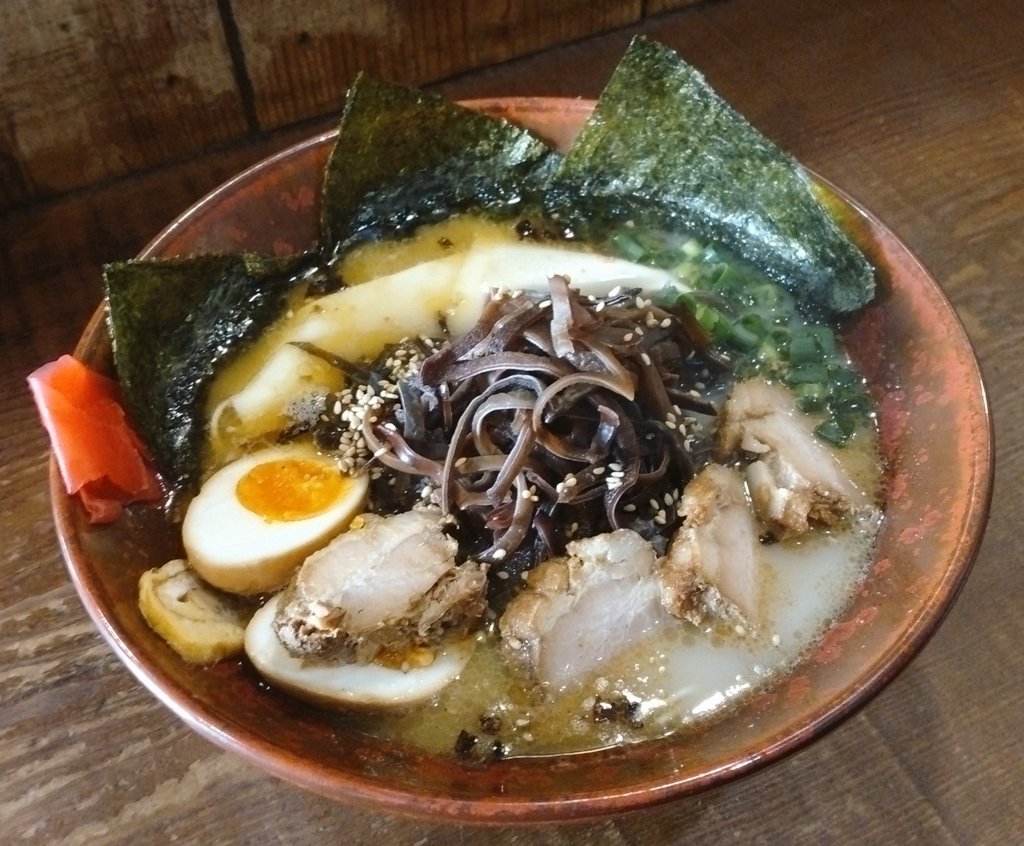 下柚木の 分田上 さん。 
 
🍜 W🧀チーズ   きくらげ増し  
 
 🍜始め🤤   今年はこちらから🤗🎶  
 
ごちそうさまでした🙇‍♂️  
本年もよろしくお願いします🙂‍↕️