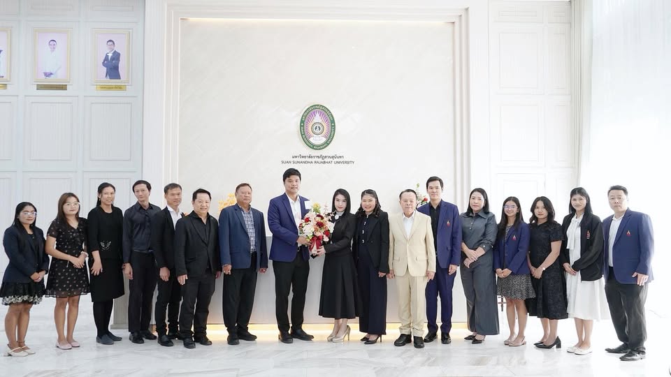 GradSsru's tweet image. ผศ.ดร.วันจักร น้อยจันทร์ พร้อมด้วยคณะผู้บริหาร  เข้าแสดงความยินดีกับ อ.ดร.กีรติวรรณ กัลยาณมิตร รองคณบดีฝ่ายวิชาการ และหัวหน้าแขนงวิชาความสัมพันธ์ระหว่างประเทศ วิทยาลัยการเมืองและการปกครอง โอกาสอันมงคลที่ได้รับการแต่งตั้งให้ดำรงตำแหน่งทางวิชาการที่สูงขึ้น "ผู้ช่วยศาสตราจารย์“