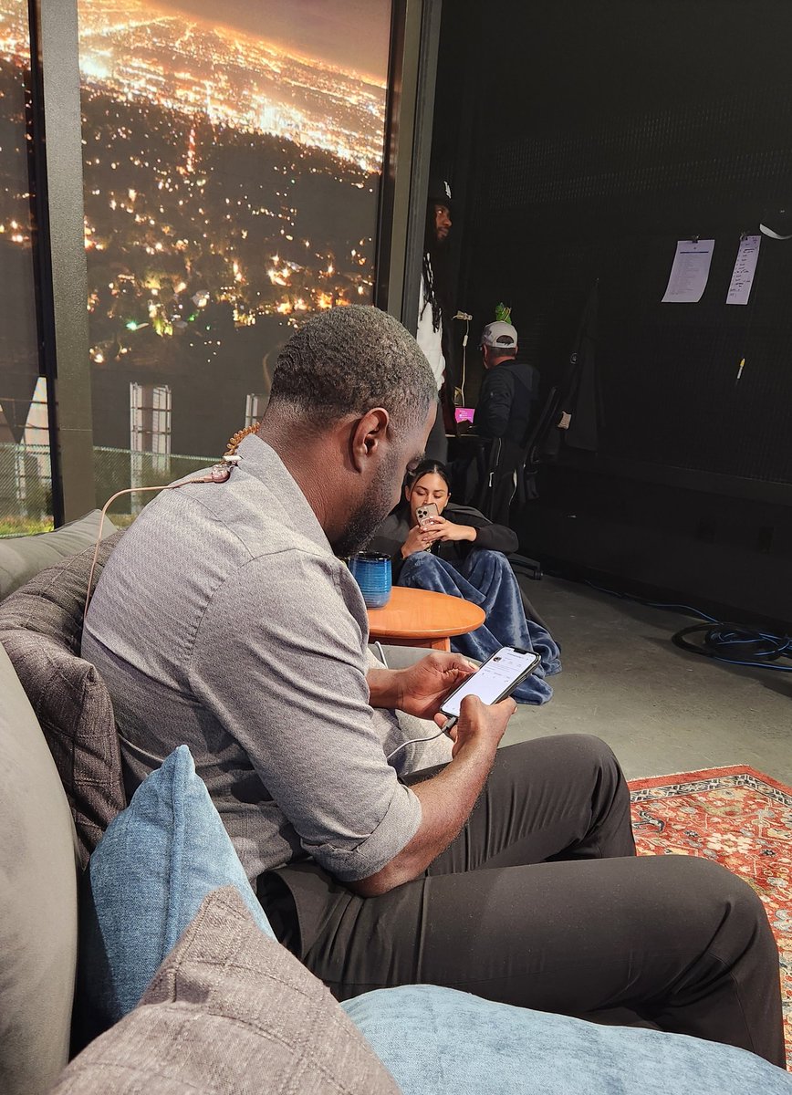 rolopez42's tweet photo. Photo Evidence of Chris Haynes breaking the story and not paying sufficient attention to me https://t.co/LKpmdbhDHd