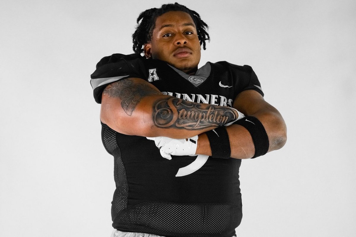 JGonzalesJr10's tweet photo. Former CSU-Pueblo DT Jusiah Sampleton committed to #UTSA yesterday. I caught up with him to discuss his commitment to the Roadrunners. #BirdsUp #210TriangleOfToughness 

https://t.co/nS94GRZBu9 https://t.co/4RpxVy7Aww