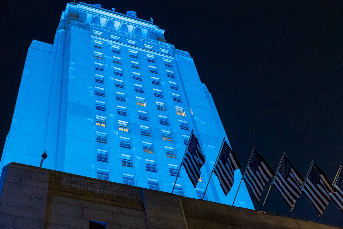 MayorOfLA's tweet image. Tonight, City Hall is lit blue in honor of the strength and resilience of the Palisades community. 

We will always stand together.