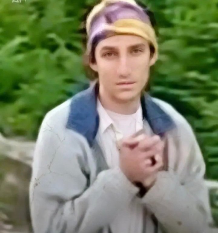 budapest1185's tweet image. Que mapuche raro