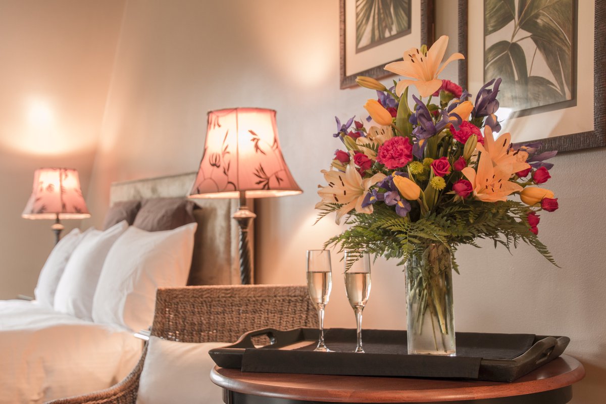 Our Enhancement Package Options are an excellent way to add an extra special touch to your getaway, while letting us do all the heavy lifting. 
Learn more and select the perfect Enhancement Package for your next stay!
innathoneyrun.com/enhancement-pa…