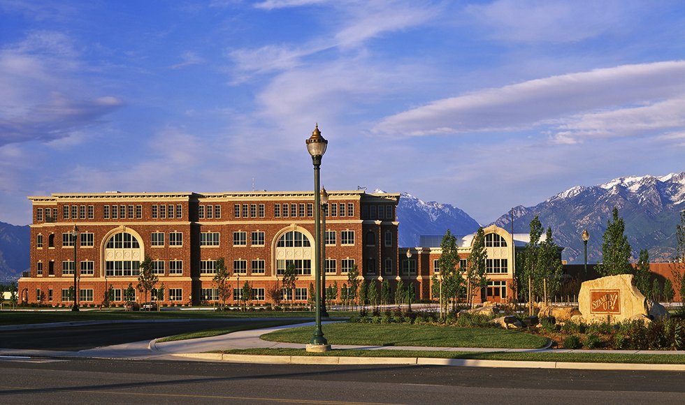 blatantly_mike's tweet photo. Contender for best HQ located in UT? 

"Stampin' Up!" 

55+ acres of admin and distribution center operations. Classic feel with a real campus layout. 
Current generation DC attached with updated tech. 
30 minutes south of Salt Lake City, in Riverton. 

Privately owned with est revenue $100-$200M.

Neat.
