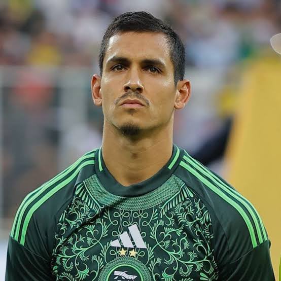 JDZFootball's tweet image. La remontada de l’année 2025 ? Je vote Aissa Mandi. 

Lors des récents échecs de l’Algérie, il faisait parti des joueurs régulièrement ciblés sur les réseaux pour son niveau jugé insuffisant. 

Malgré ça, il a toujours gardé un comportement digne, toujours assumé lorsque ça…