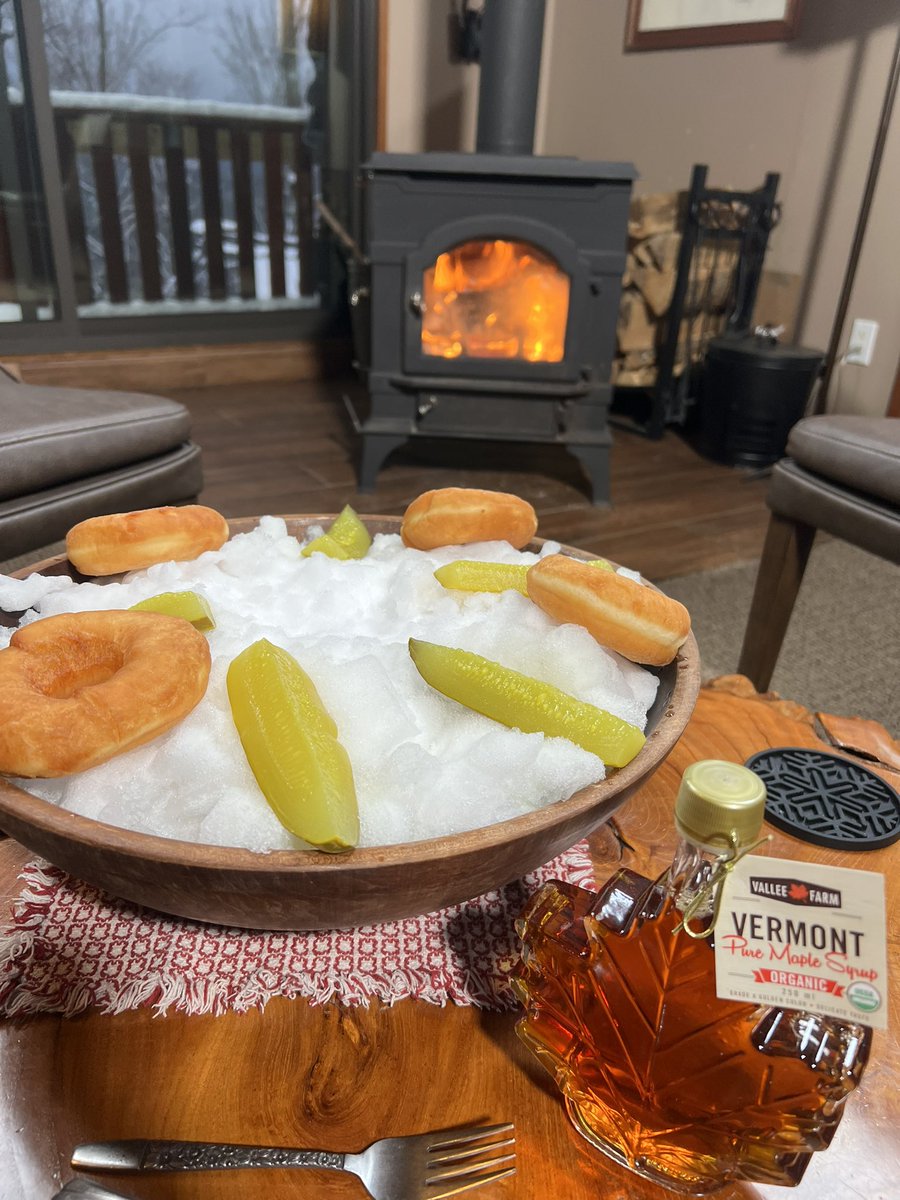VTAgencyofAg's tweet photo. Talking Vermont maple, beer, cheese and more on @foxweather with @IanOliverWX and @anson_ag @Sugarbush_VT #ThinkVt https://t.co/n3YKi5wdLn