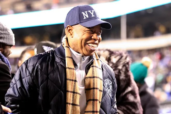 RichJohnsonNFL's tweet photo. Former NYC Mayor Eric Adams joined the dinner between #Giants GM Joe Schoen and former #Browns HC Kevin Stefanski last night. 

Adams is expected to be a lead consultant for Schoen on the search. https://t.co/xX86pPfCS1