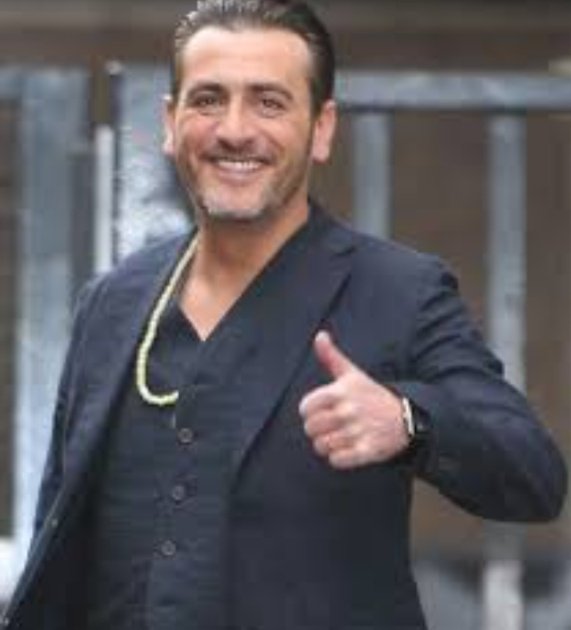 AndreaJackGoro's tweet photo. From #Corrie the Manchester cobbles #Thefued Newcastle now #Patience York
#Chrisgascoyne https://t.co/syGzpE8Ff5