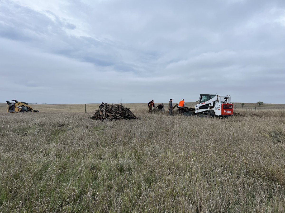 RMEF's tweet image. 🫡Way to go RMEF volunteers and North Dakota Game and Fish staffers! They removed old fencing and dilapidated shacks from a new wildlife management area.➡️rmef.org/media/rmef-vol… #conservingAmericasbiggame #NorthDakota