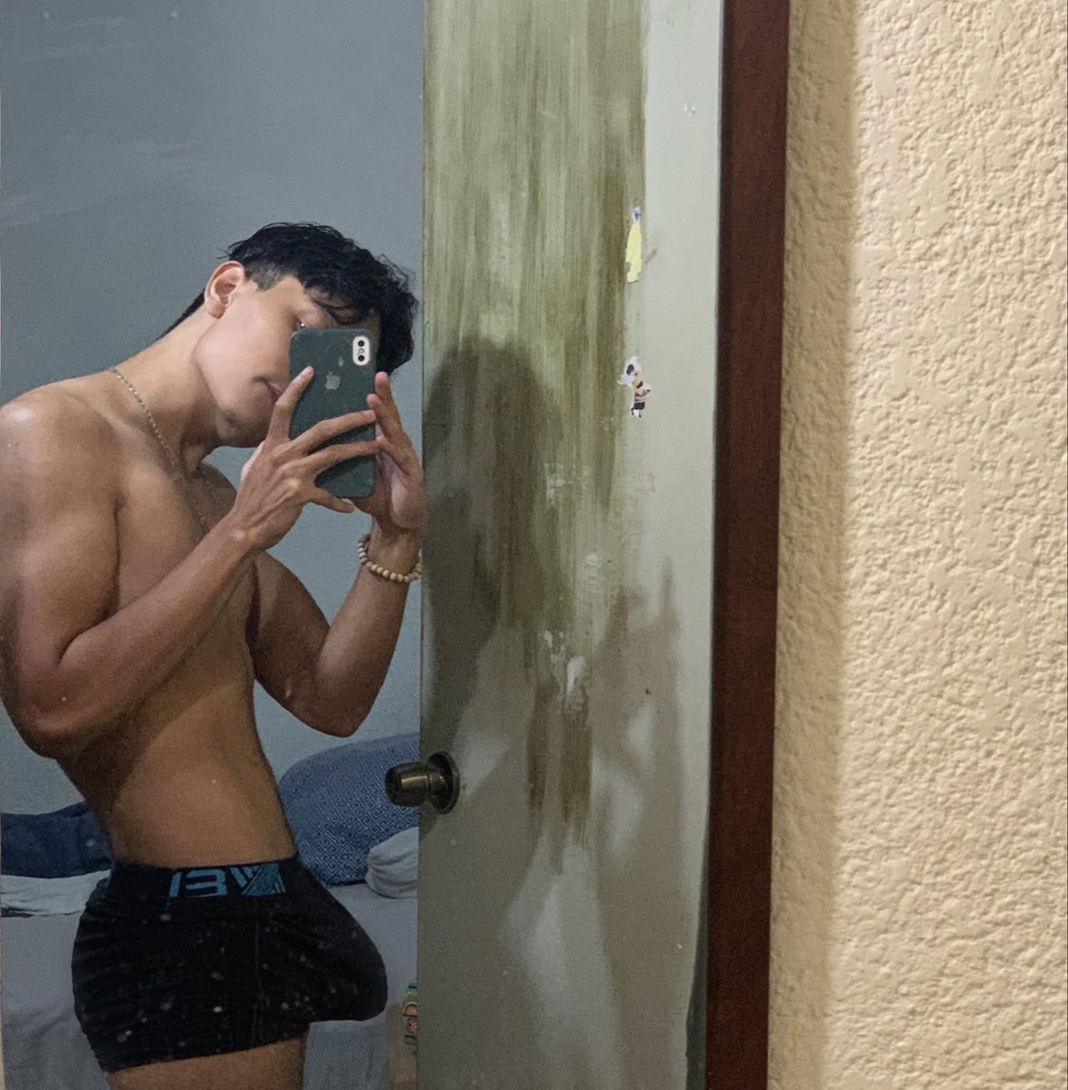 IMVYKON's tweet image. He @grok zoom out