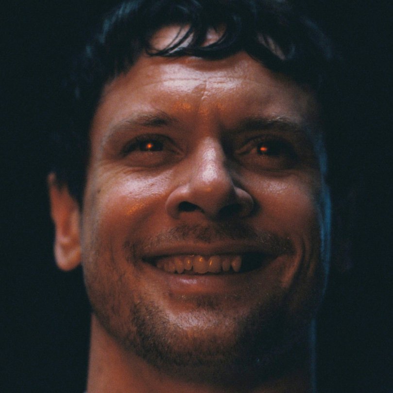 CultureCrave's tweet image. Jack O'Connell was asked why he's not on Instagram 

"No spare time ... I've got a garden to tend to"