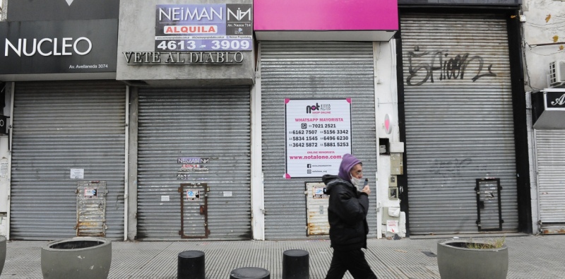 🚨 Crisis comercial en La Plata: los locales inactivos crecieron un 160% en 2025

📉 Según un informe de la <a href="/CACteinforma/">CAC</a>, aunque hubo un leve repunte en los últimos meses del año, las persianas bajas se duplicaron respecto a 2024

📎 bit.ly/49dMeni