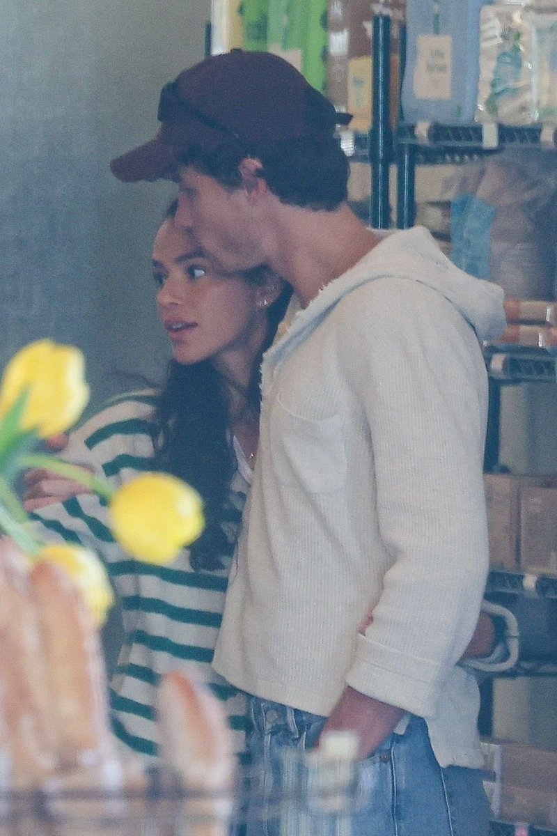 ShawnMendesBRA's tweet image. Shawn Mendes e Bruna Marquezine hoje em Los Angeles ❤️