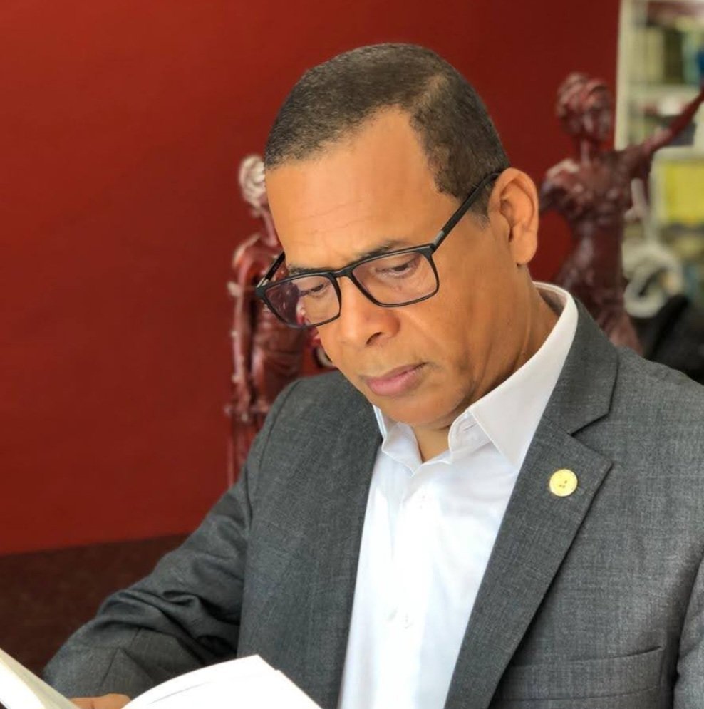 En RD, el #notario debe abrir cada año su libro #protocolo iniciando el  1° de enero y cerrarlo el 31 de diciembre. En México, el notario comienza desde su nombramiento con el número uno de protocolo y continúa la secuencia mientras desempeña su cargo en la notaría. <a href="/indonota/">INDONOTA</a>