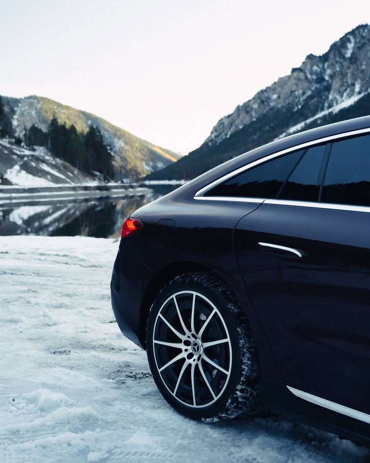 MercedesBenz's tweet photo. Hibernate? With all this beautiful landscape? Never.

📷 visionsofjk (IG) for #MBcreator 

#MercedesBenz #EQS https://t.co/FV27272dkH
