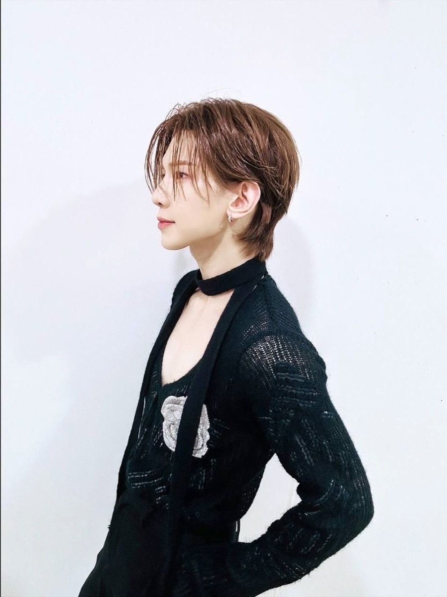 mari_star1117's tweet image. need him to wear this kind of sweater again like rn