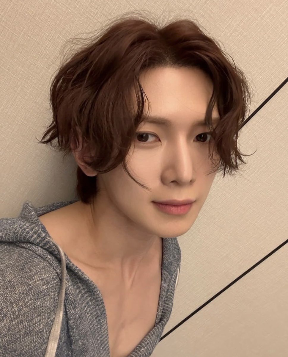 mari_star1117's tweet image. need him to wear this kind of sweater again like rn