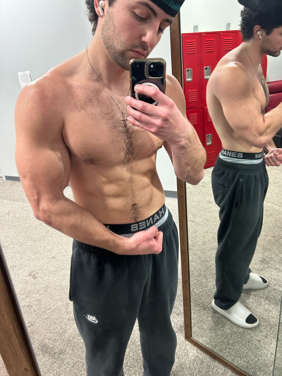 RealMasterDrake's tweet image. Double the view. Double the cash loser.