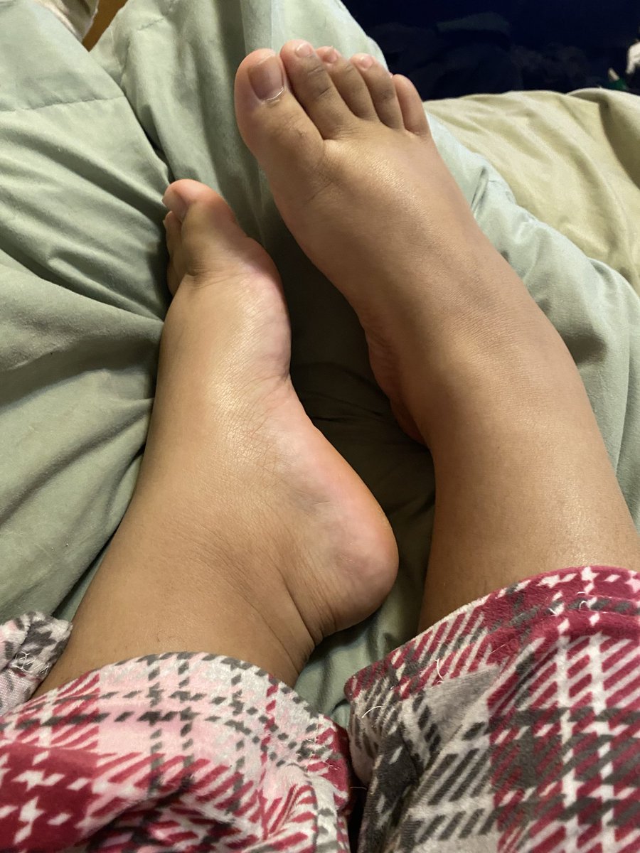 SpoiledLeah27's tweet photo. Let your brain melt while you send to my perfect feet https://t.co/MHf48qrITv