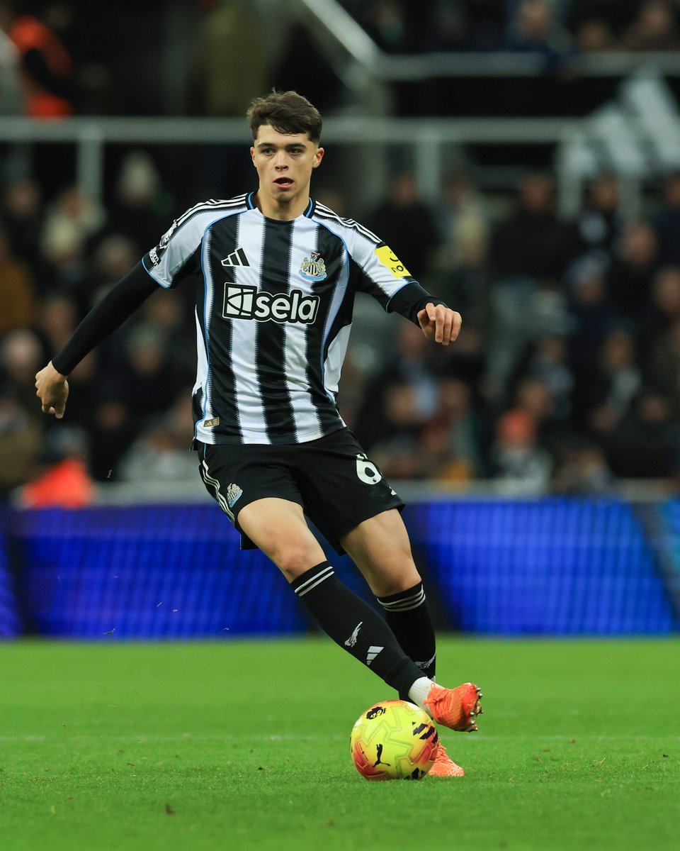 ظهير أيمن ✅
قلب دفاع ✅
وسط ملعب ✅

لويس مايلي مبدع في كل المراكز🌟