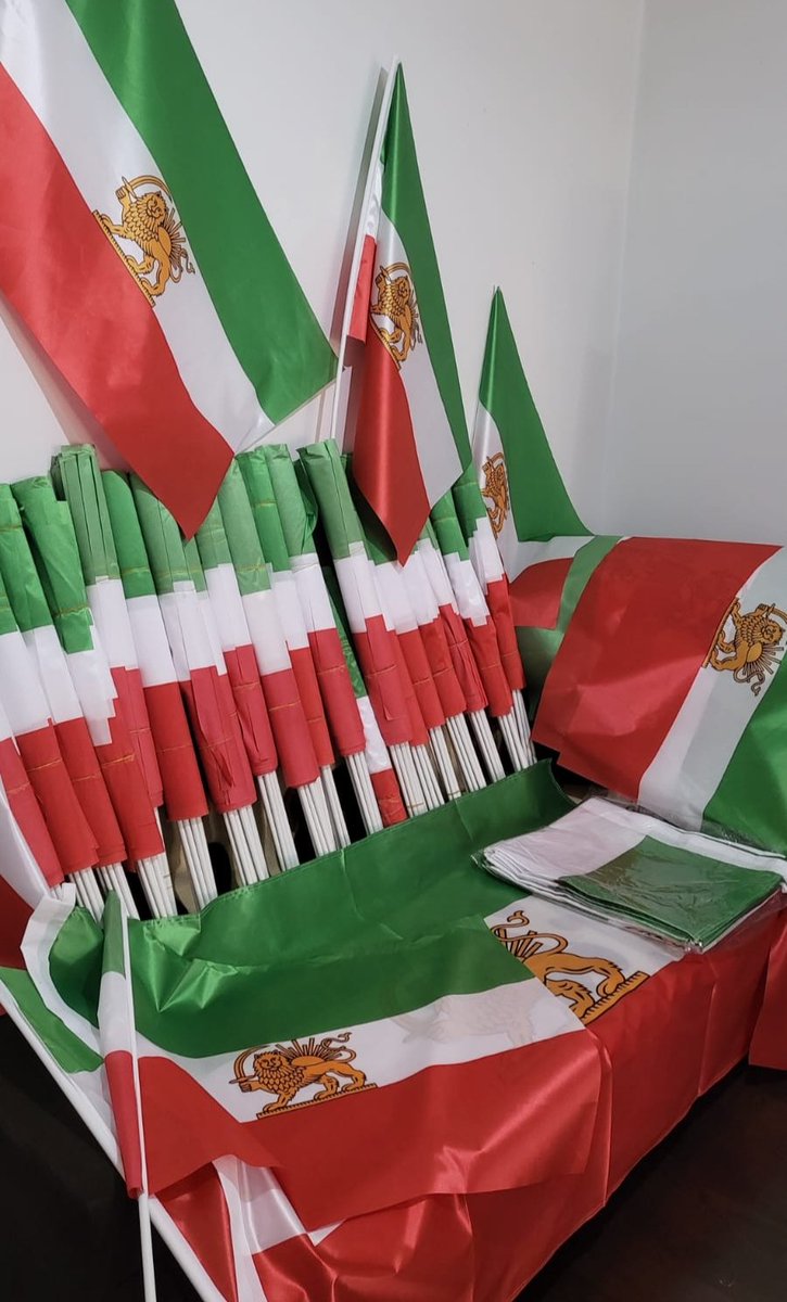 پیام مهم برای #فرزندان_پرچم دریافت شد
در اسرع وقت #پرچم_شیر_و_خورشید بین مردم عزیزبه صورت گسترده پخش خواهد شد وپرچم #پرچم_شیر_و_خورشید رادرجای جای ایران به اهتزاز درمیاوریم باشعارهای وطن پرستانه و 
#گفتمان_پیشرو
#رستاخیز_ایرانی
#رفراندوم_پرچم
<a href="/SamanthaIrani/">Simin 🏴🎗️</a>