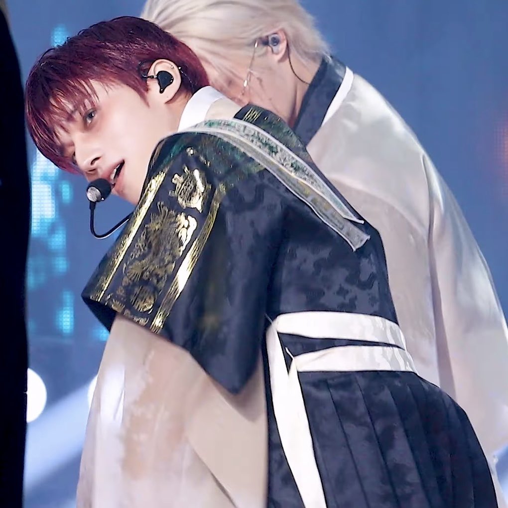 woo__younga's tweet image. 이젠 하다하다 내가 정녕 인간을 좋아하고 있는게 맞는지 의구심이 들기 시작함
이 남자가 나랑 같은 종족이라고? 구라치지마 진짜